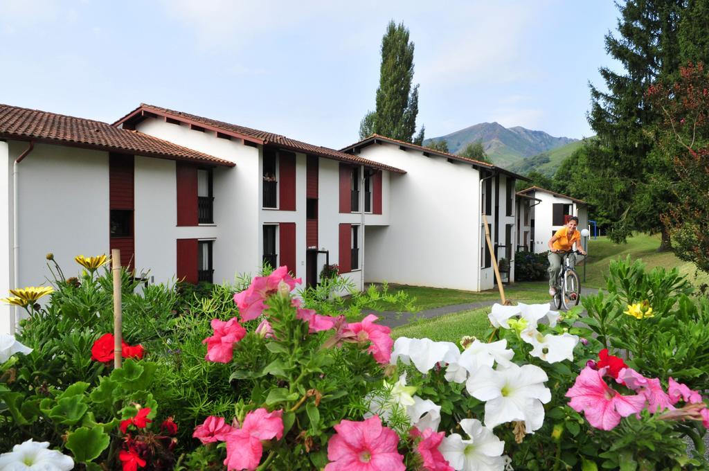 VVF Villages   Les Crêtes Basques   Saint-Étienne-de-Baïgorry Exterior foto